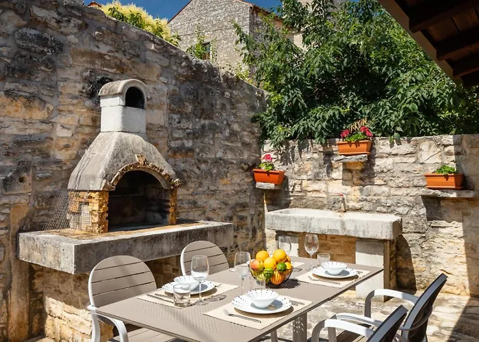 Rustic Casa Tessa With Outdoor Pool In Tar 빌라
