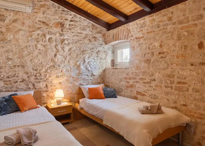 Villa Rustic Casa Tessa With Outdoor Pool In Tar