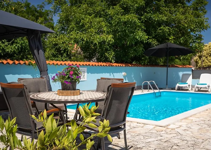 Rustic Casa Tessa With Outdoor Pool In Tar