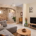 Rustic Casa Tessa With Outdoor Pool In Tar Villa