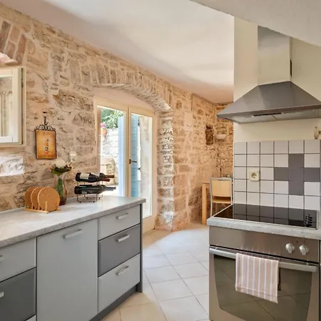 Villa Rustic Casa Tessa With Outdoor Pool In Tar Tar-Vabriga