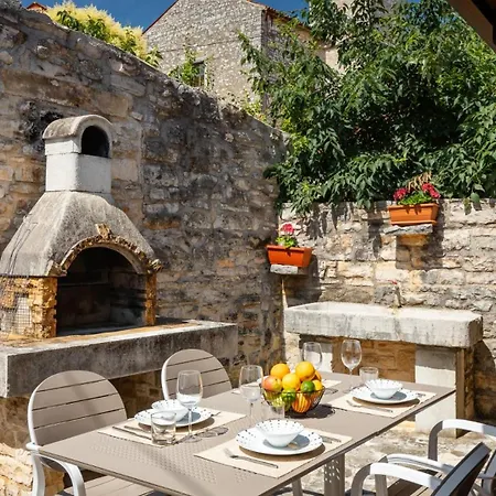 Rustic Casa Tessa With Outdoor Pool In Tar Villa