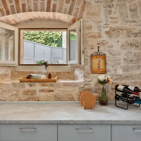 Rustic Casa Tessa With Outdoor Pool In Tar Villa