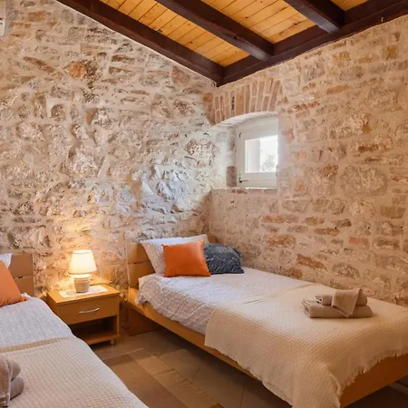 Villa Rustic Casa Tessa With Outdoor Pool In Tar