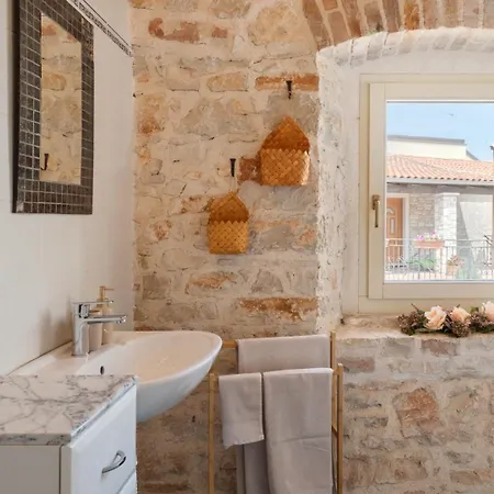 Vila Rustic Casa Tessa With Outdoor Pool In Tar *