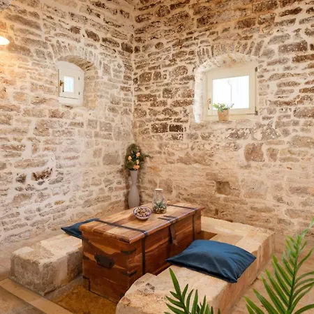 Vila Rustic Casa Tessa With Outdoor Pool In Tar *