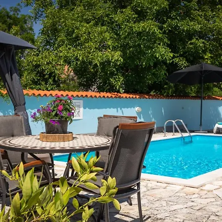 Rustic Casa Tessa With Outdoor Pool In Tar